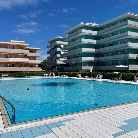 Relax By The Pool-beahost Apartment *