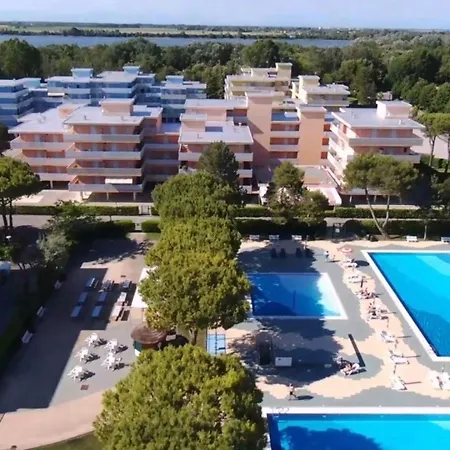 Apartment Relax By The Pool-beahost