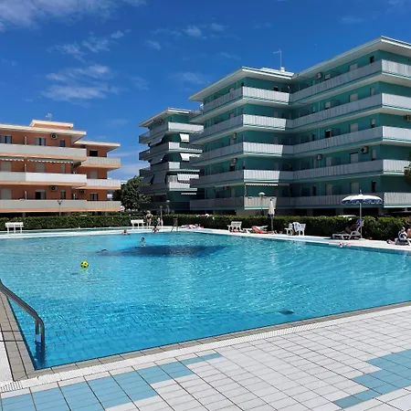 Relax By The Pool-beahost *